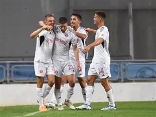 פתיחה טובה שלהם. שחקני הפועל (ברני ארדוב)