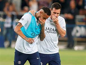 מסי וניימאר המתיקו סוד, אולי ידעו על ההצגה שיספקו לקהל (צילום: אלן שיבר)