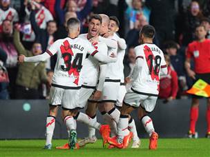 קומסאנייה כבש כבר אחרי חמש דקות (Angel Martinez/Getty Images)