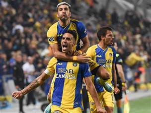 לילה צהוב בבלומפילד (צילום: ברני ארדוב)