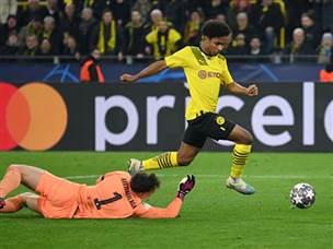 אדיימי יצא לטיסה בצד השני והכריע את המשחק (Getty)