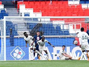 אך לוריין החזירה לעצמה את היתרון וכבשה פעמיים (Getty)