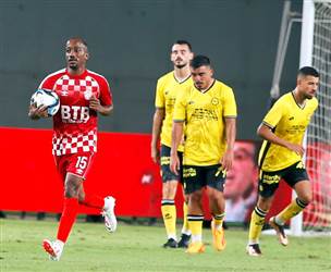 חדרה הצליחה רק לצמק (צילום: אלן שיבר)