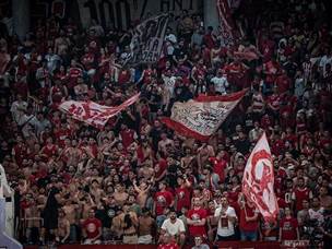 הקהל האדום צבע את הדרייב אין (עודד קרני)