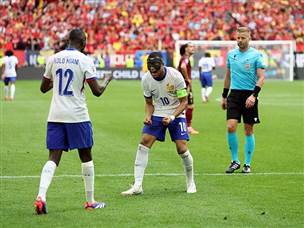 הטריקולור חגגו עלייה לרבע הגמר (GETTY)