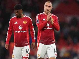 אריקסן מודה לקהל בסיום (GETTY)