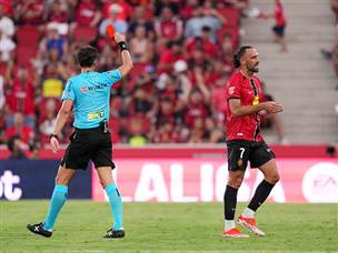 הרוחות התלהטו ומאיורקה קיבלה שני אדומים עוד לפני ההפסקה (Alex Caparros/Getty Images)