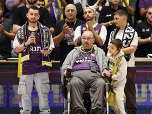 הרגע הכי מרגש הערב. משפחת קופרשטיין על הפרקט (אלן שיבר)