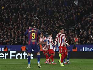 לבנדובסקי החטיא מהנקודה הלבנה (David Ramos/Getty Images)