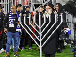 נפתח ברוח החג (קובי אליהו)