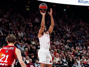 מלקולם מצא את הדרך לתרום (הפועל IBI תל אביב)