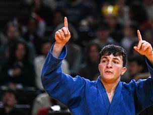 כוכב: מדליית זהב לאשפיז בטביליסי