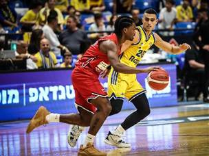 נייט קינגס נקלע לפיגור 40 ברבע השני (צלם: עודד קרני)