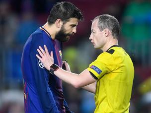 הוויכוחים של פיקה לא עזרו. ברצלונה נותרה בעשרה שחקנים (getty)