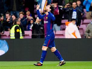 מסי חגג הופעה 400 בסטייל (getty)