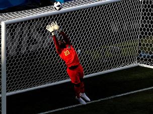 אוזוהו עמד באתגרים המעטים שנקרו בדרכו ב-45 הדקות הראשונות (getty)