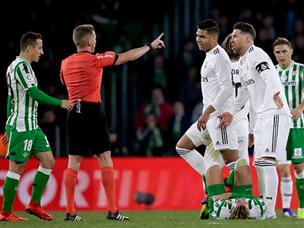 הרבה עבודה הייתה היום לשופט (getty, Erwin Spek Soccrates Images)