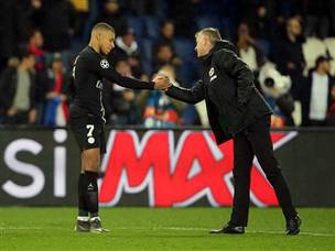 כמו שצריך, סולשיאר מנחם את אמבפה (getty, TF-Images)