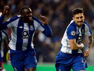 טלס חוגג עם מארגה. גיבורי המהפך של פורטו (MIGUEL RIOPA/AFP/Getty Images))