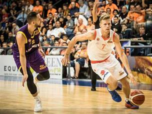 סווינג, אחד הבולטים אצל המנצחת (מנהלת הליגה)