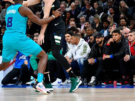 שחקני PSG בשורה הראשונה (GETTY)