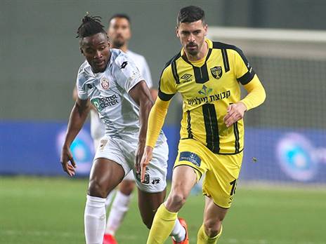 סובל מרגישות במפשעה. אזולאי (אלן שיבר)