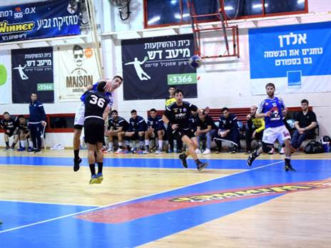 עוד משחק רב שערים בין רמה"ש להרצליה (צילום: עמרי רוזנבליט, א.ס רמת השרון)