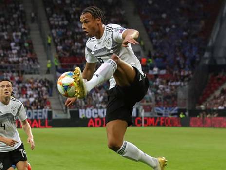 סאנה. יערבב את הקלפים? (Getty)