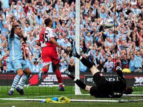 ואיך הפרמייר ליג הייתה נראית בלי הרגע הזה? (GETTY)