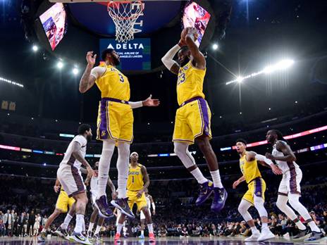 לברון ודייויס. מי שעבדול-ג'באר היה רוצה להחזיק בזמן, והיורש (Getty)