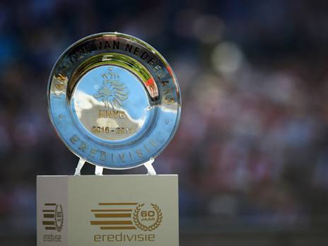 צלחת האליפות בהולנד. לא תונף השנה (Getty)