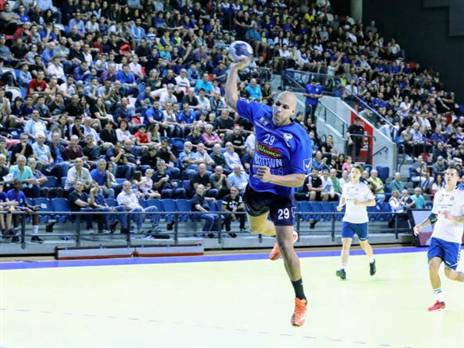 אפו, איש של מאני טיים שחוזר (הדר ואן קולא, איגוד הכדוריד)