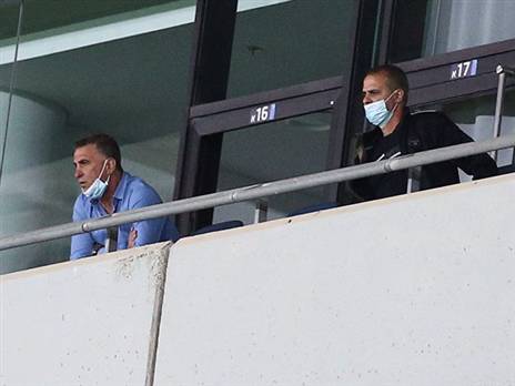 בלבול וחרזי ביציע (אלן שיבר)
