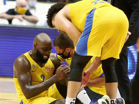 חשש גדול במכבי. אייסי (אלן שיבר)