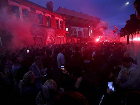 והעיר ליברפול אדומה וצהלה (getty)