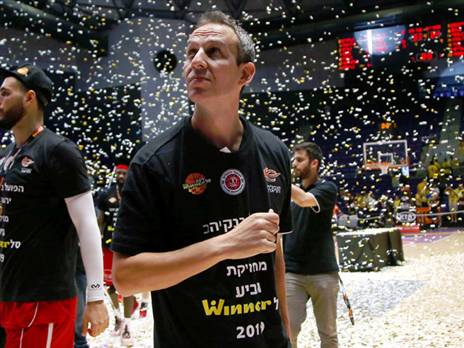 קטש. "אני לא צריך להתנצל שהקבוצה שלי קולעת הרבה נקודות" (אלן שיבר)