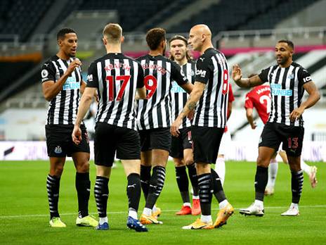 ניוקאסל חוגגת את השער העצמי (getty)