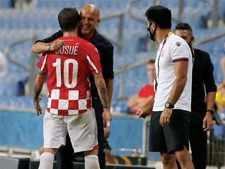 עם ז'וסוואה. נוהג בו בכפפות של משי (אלן שיבר)