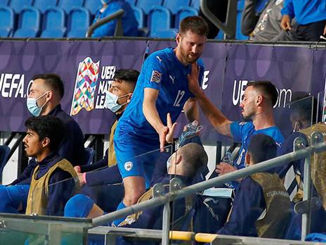 נפרד מהחברים. ייני (אלן שיבר)