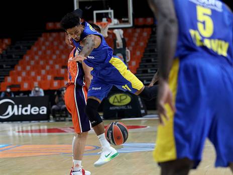 איבודי הכדור הכריעו את המשחק (GETTY)