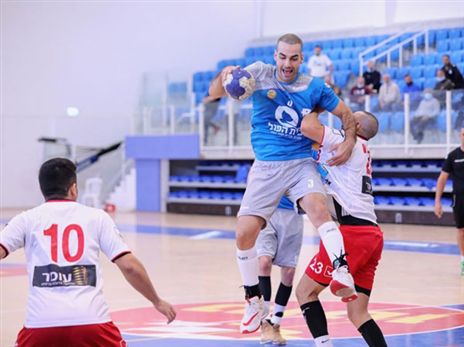 יותם טל מול הפועל ראשל"צ (צילום: הדר ואן קולא, איגוד הכדוריד)