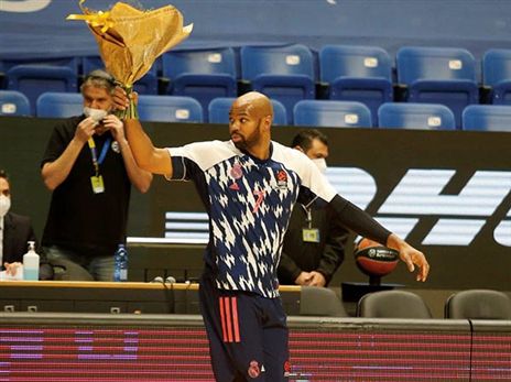 טיוס. חזר להיכל (אלן שיבר)