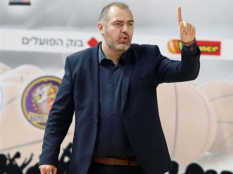 דדאס נהנה עד שלב מסוים (אלן שיבר)