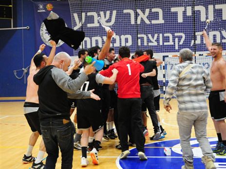 ב"ש חוגגת הישארות (צילום: דוברות מ.כ באר שבע)