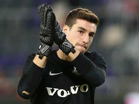 רק פשיץ' כבש מולו בפנדל. כהן (אלן שיבר)