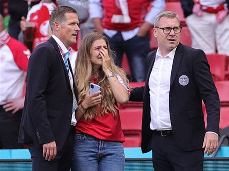 אשתו של אריקסן. לא הייתה יכולה לעצור את הדמעות (Getty Images)