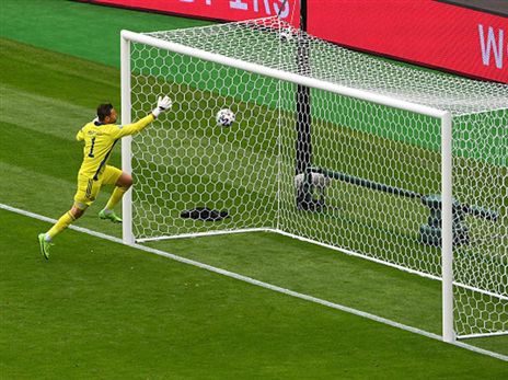 כבש מחצי מגרש (getty)