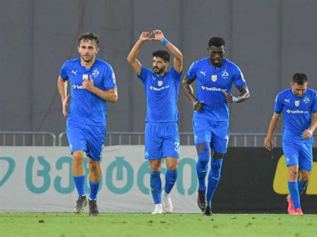 שחקני טביליסי חוגגים שער מול באקו (getty)