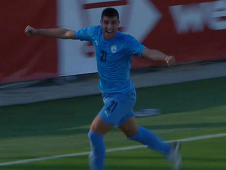 נחמני חוגג את השער שלו