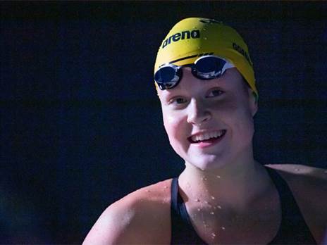 יום נהדר לשחיינית (צילום: מייק לואיס, לוס אנג'לס קרנט)